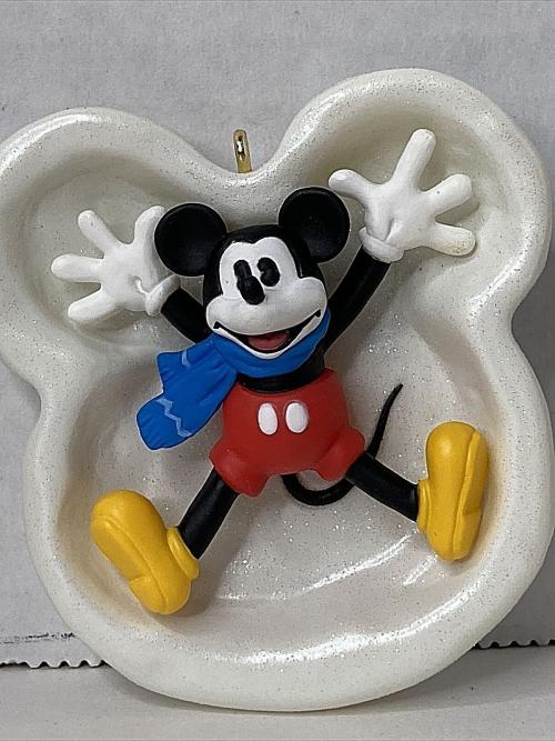 Игрушка на елку Дисней, Микки Маус в снегу, 97 г.